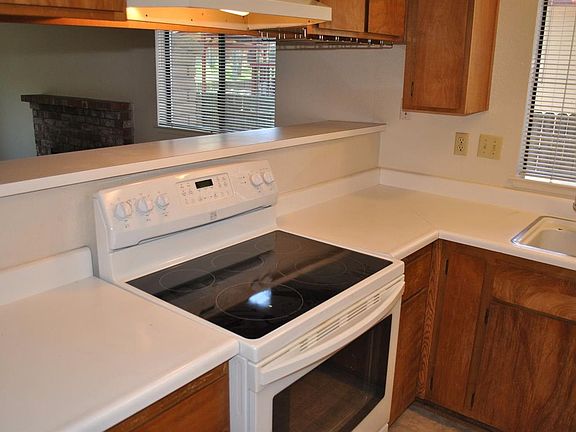 3rd image of 6035 Kingwood Cir
