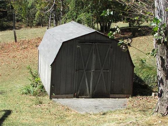 2nd image of 317 Jefferson Dr
