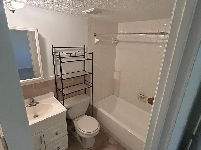1632 Jefferson Ave #105 — Photo 8