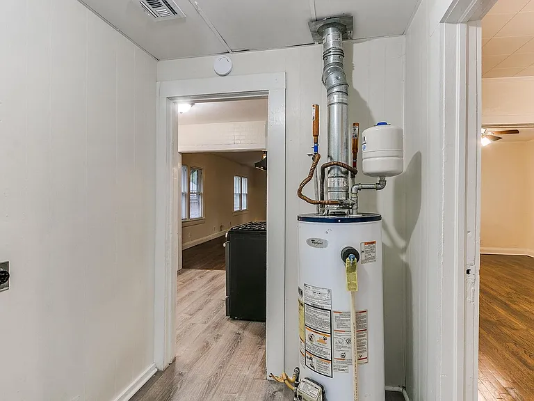 625 W Dewey St — Photo 60