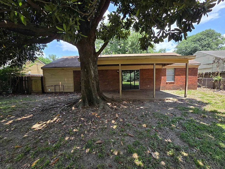 3021 Ashwood St — Photo 24