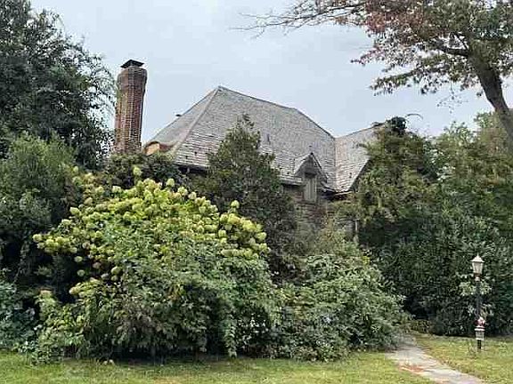2nd image of 1122 Childs Ave