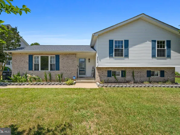 22213 Goldenrod Dr, Great Mills, MD 20634