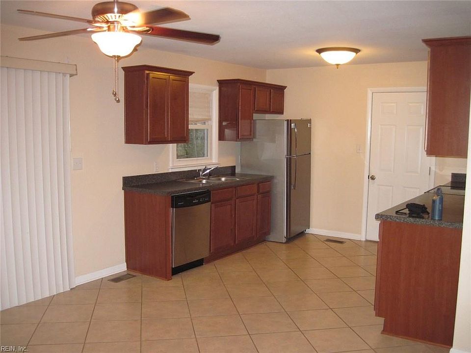 1st image of 27 Sandra Dr