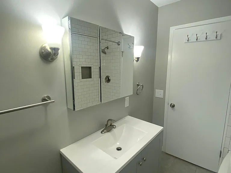 206 Oak St #1 — Photo 13
