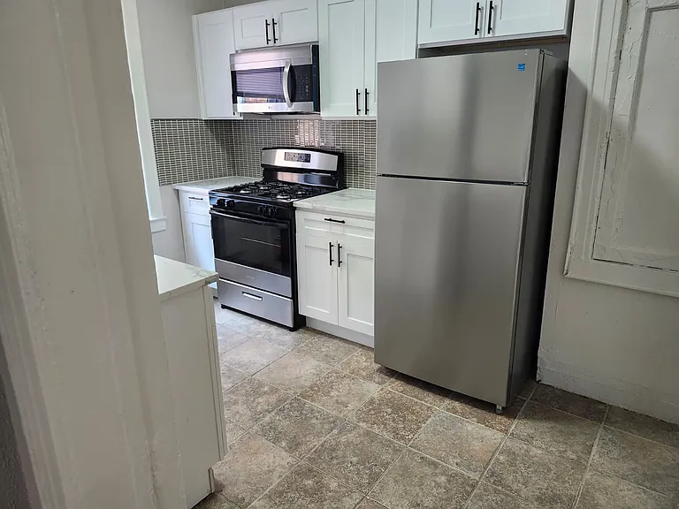123 Roosevelt Ave #32E — Photo 2