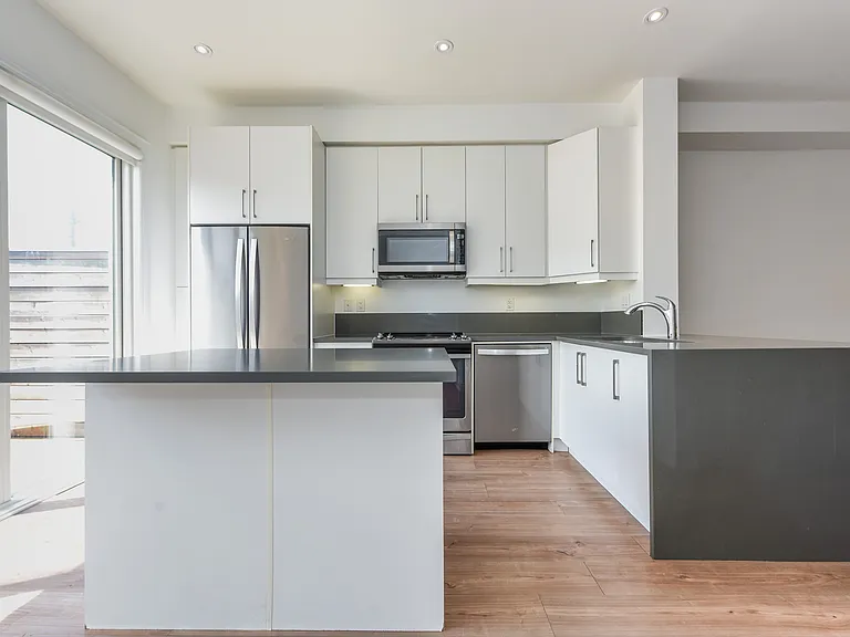 1145 Ossington Ave — Photo 9