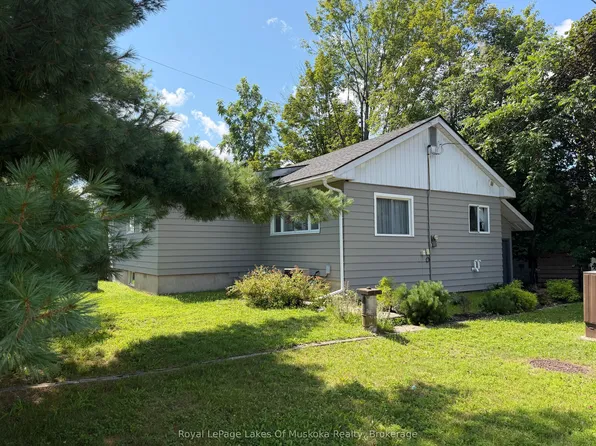 295 Bishop St, Gravenhurst, ON P1P 1J6