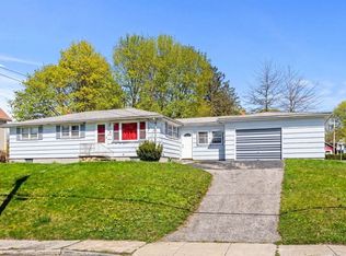 21 Spring St, Webster, MA 01570