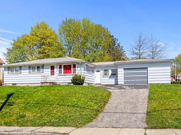 21 Spring St, Webster, MA 01570