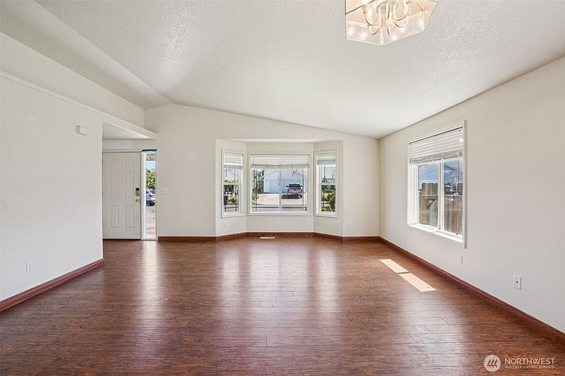 5th image of 87 Chickadee Drive