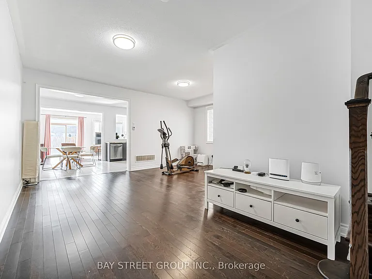 60 Mohandas Dr — Photo 11
