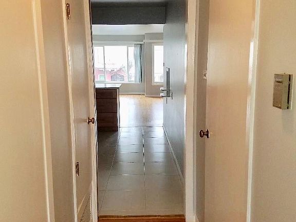 5th image of 5540 California St APT 4