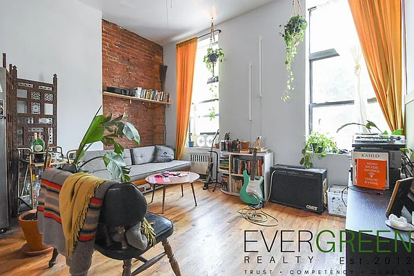 Rented by Pinn Realty | media 2