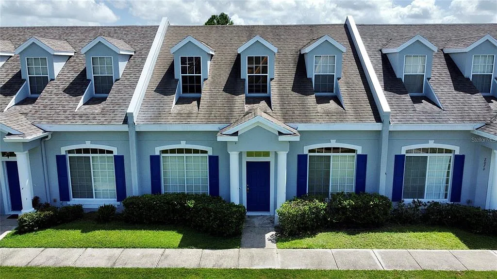3 bed, 2.5 bath, 1758 sqft, $2,100 — Photo 2