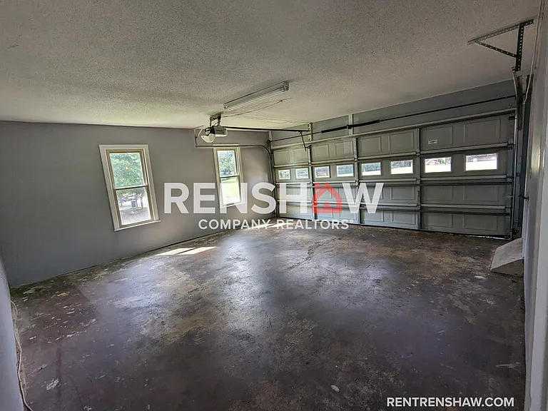 8161 Effingham Dr — Photo 28