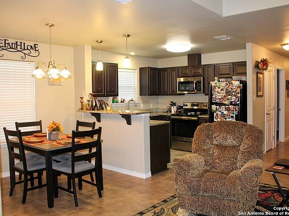 4th image of 906 W Bates