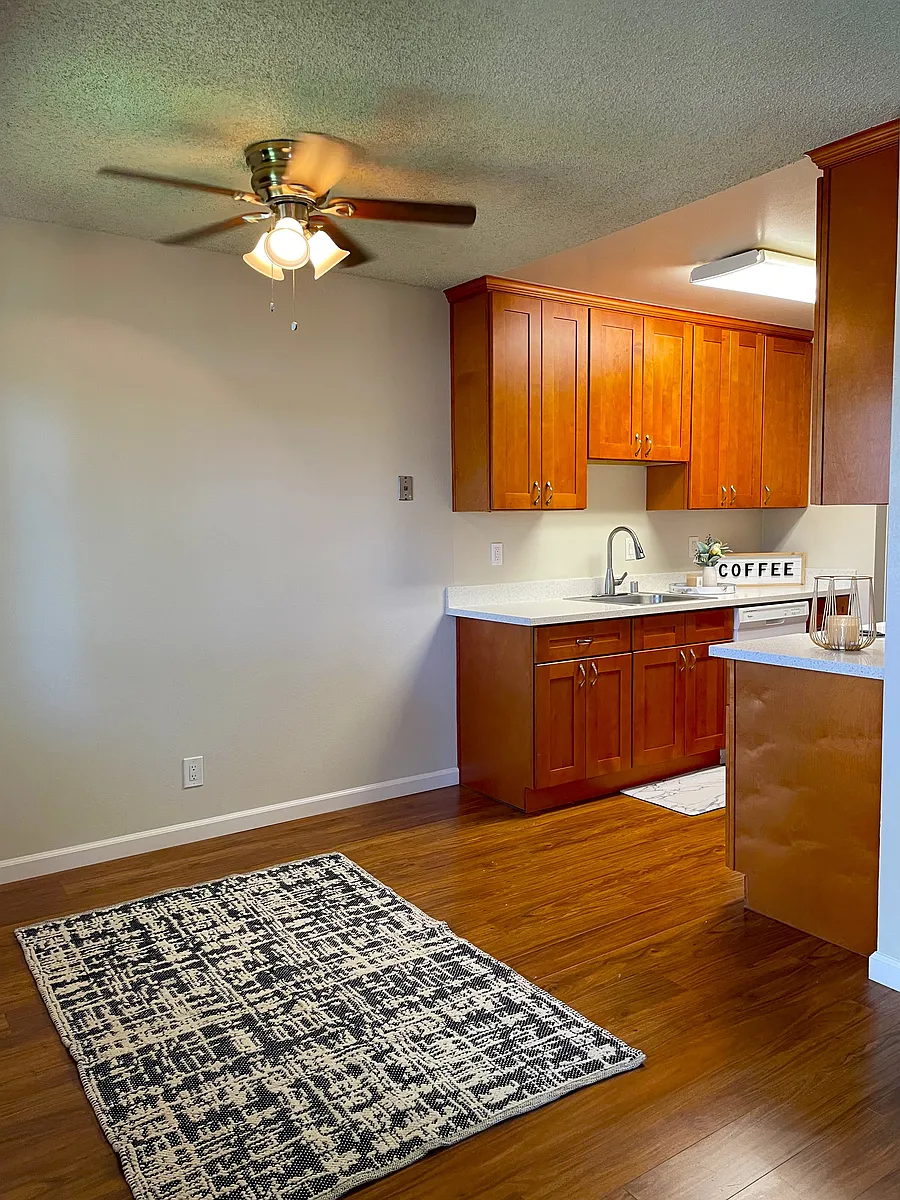 Building Photo - 230 Rose Ct #7