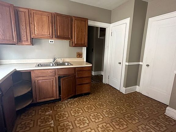 4th image of 3854 W 134th St