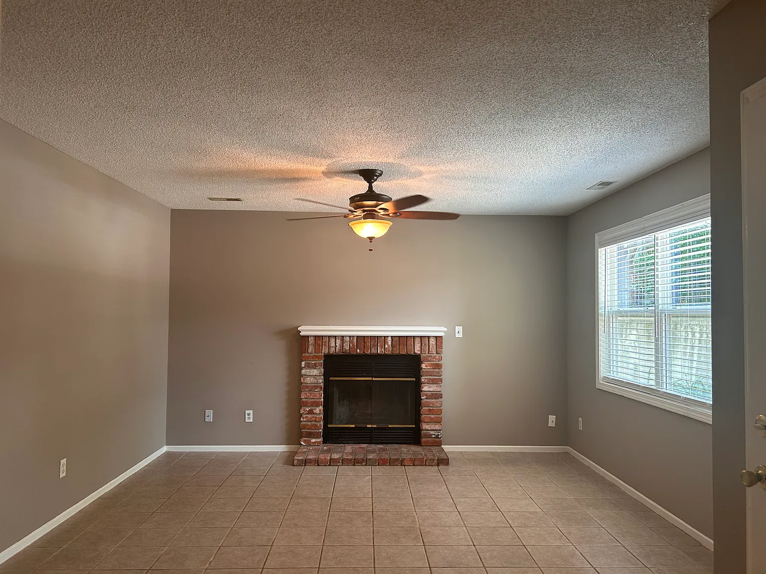 2 bed, 902 sqft, $1,550 — Photo 4