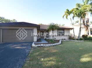 15600 Gauntlet Hall Mnr, Fort Lauderdale, FL 33331