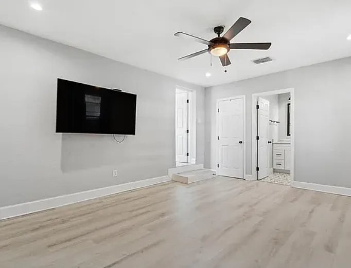 715 W Harlan St — Photo 12