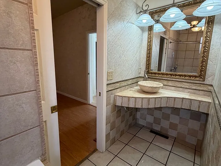 625 E Wilmington Ave — Photo 20