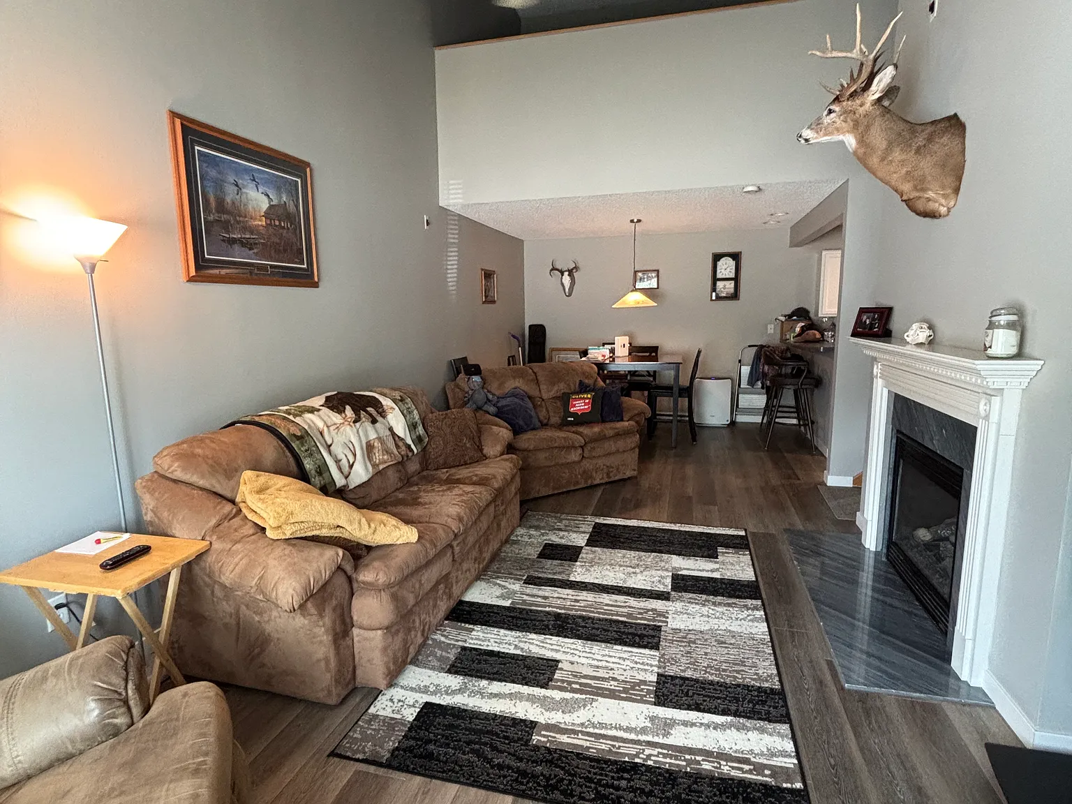 2 bed, 1.5 bath, 1370 sqft, $2,100 — Photo 3