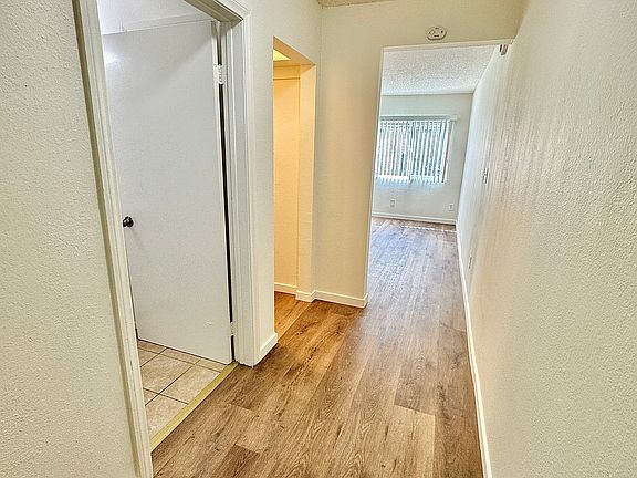 2nd image of 7535 Whitsett Ave APT 4
