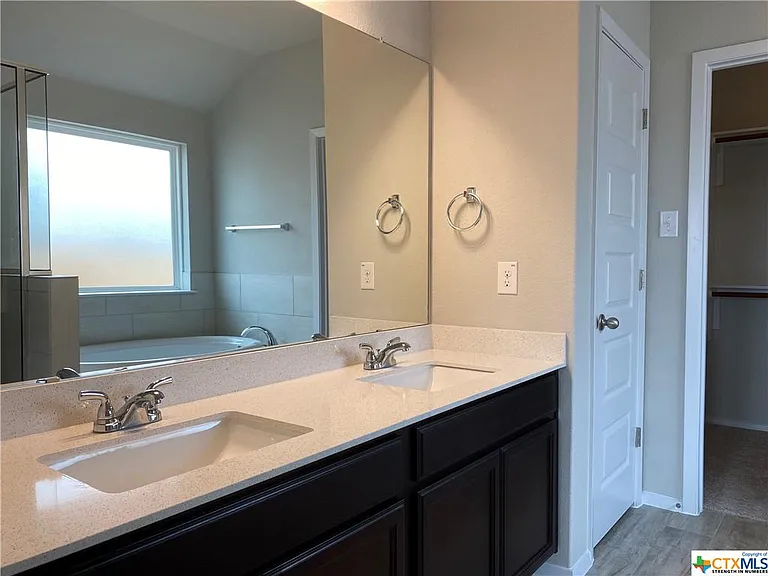 132 Lyndon Dr — Photo 37