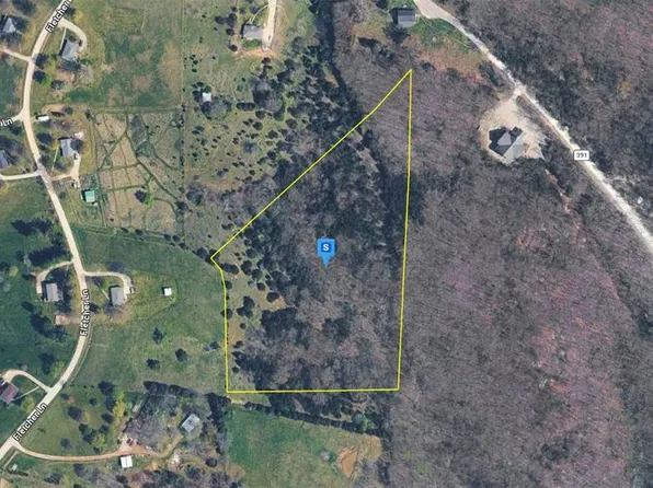 392 Country Meadow Ln, Holts Summit, MO 65043
