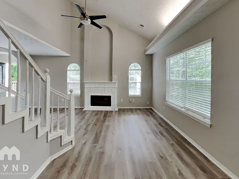 2933 Riverwalk Cv — Photo 2