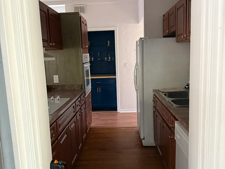 2814 W Averill Ave — Photo 4