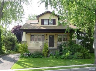 25 Edgewater Rd, Cliffside Park, NJ 07010