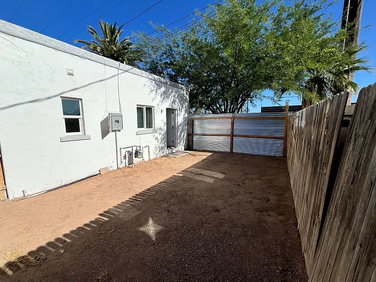 220 E Fort Lowell Rd — Photo 22