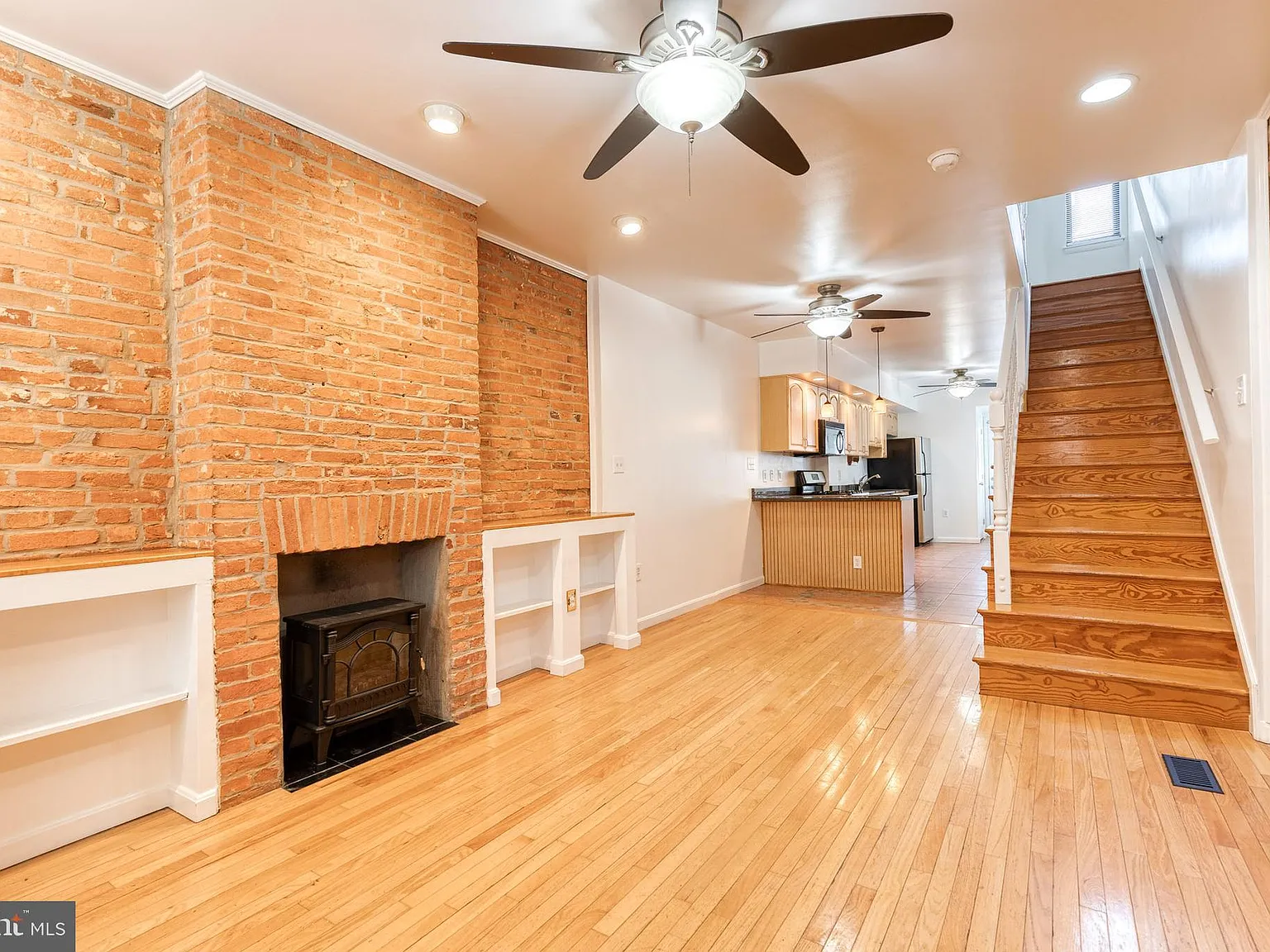 3 bed, 3.5 bath, 1346 sqft, $2,995 — Photo 3