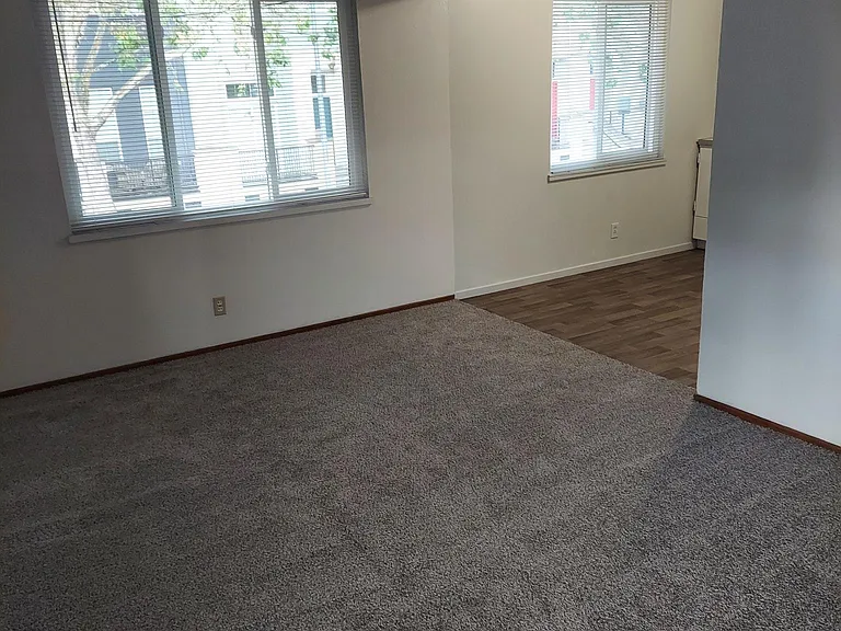 240 Gifford Ave — Photo 4