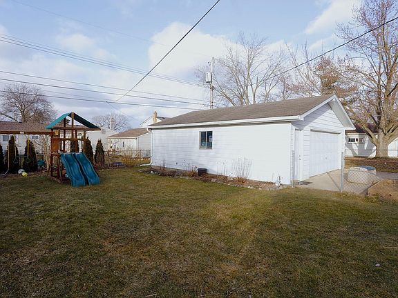 4th image of 227 Tower Dr