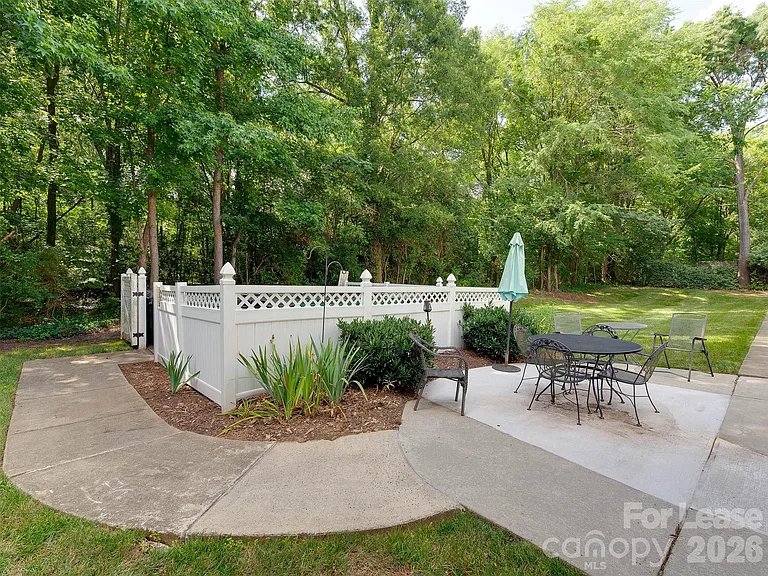 1571 Pecan Ave — Photo 10