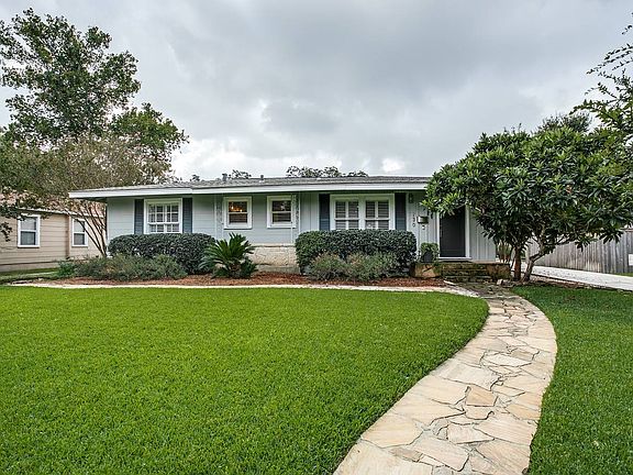 3rd image of 130 Irvington Dr