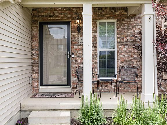 4th image of 2285 Siskin Ave