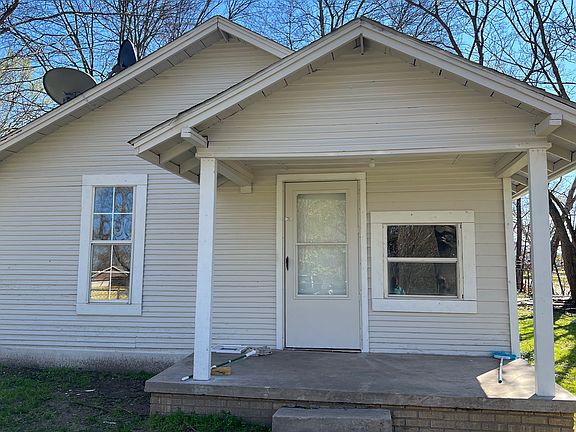 2nd image of 202 Landers St