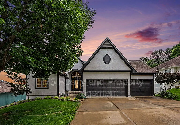 5605 NE Coral Dr — Photo 1