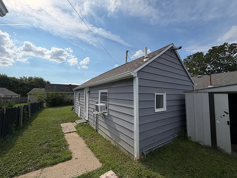 1877 Montgomery Ave #2 — Photo 2