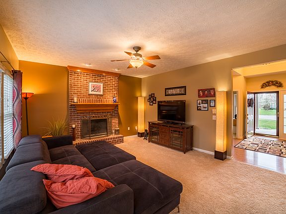 4th image of 8929 Gardenia Ct
