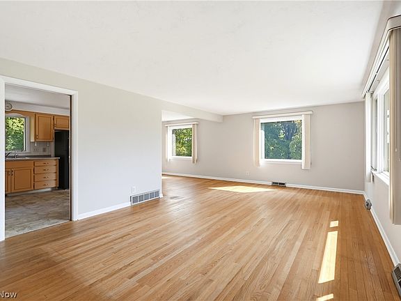 4th image of 1373 Bell Rd