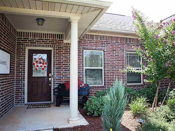3rd image of 3433 Garrett Ln