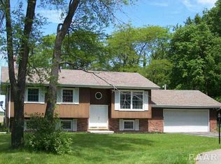 3801 Sunset Dr, Pekin, IL 61554