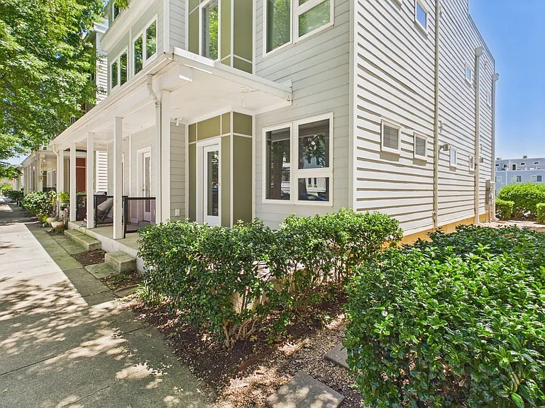1212 Porter St #A — Photo 2