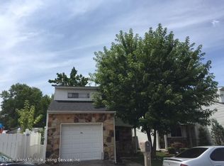 76 Carlyle Grn, Staten Island, NY 10312